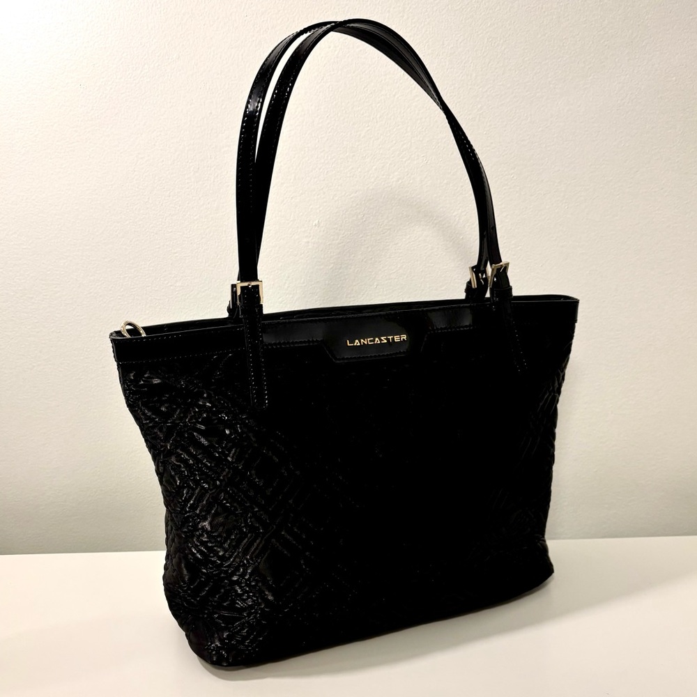 EUC Black Tote Bag zipper close Inside outside pockets. gold hardware Lancaster